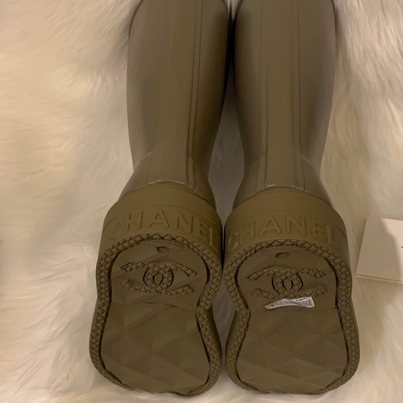✨‼️SOLD‼️Brand new authentic chanel rain boots size 36 dark beige - Picture 4 of 6
